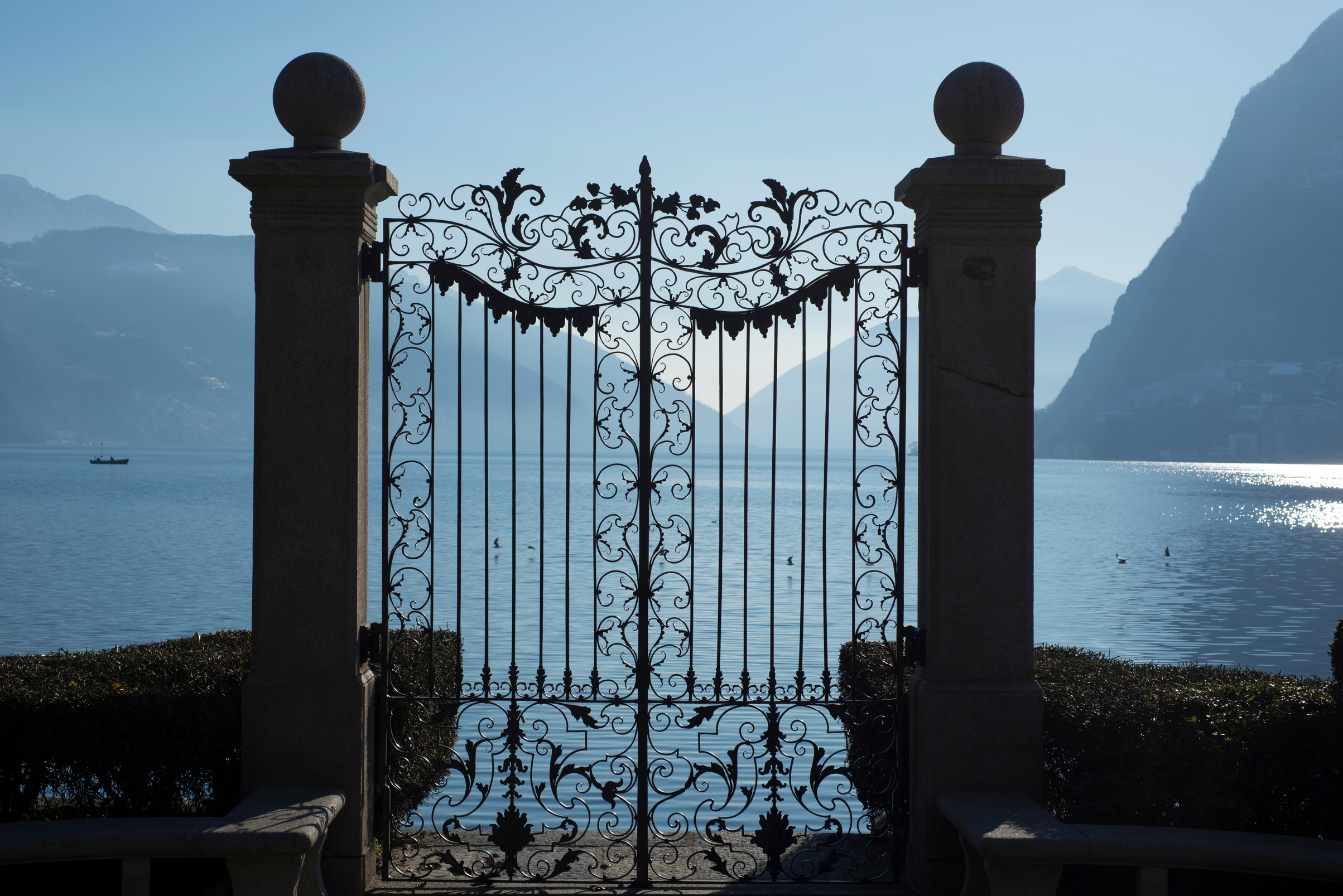Gate
