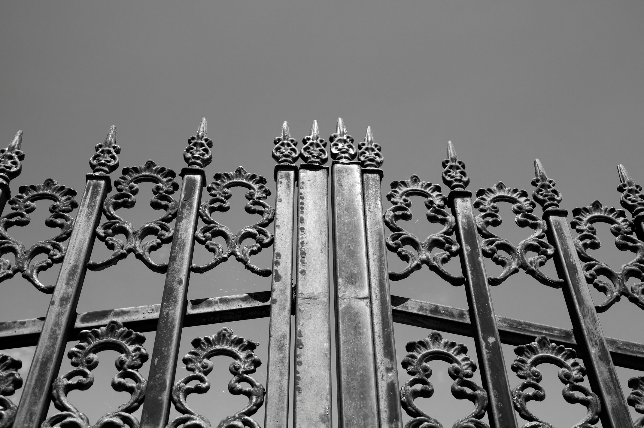 Gate